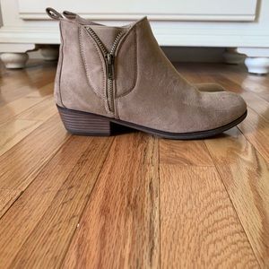 cute booties from pierre dumas